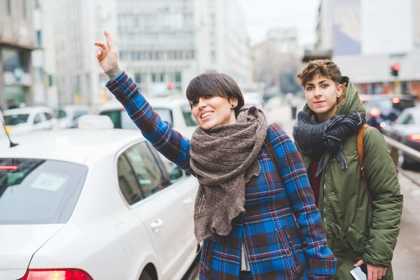 Confort et rapidité : les avantages incontestés de choisir un Taxi à Bordeaux