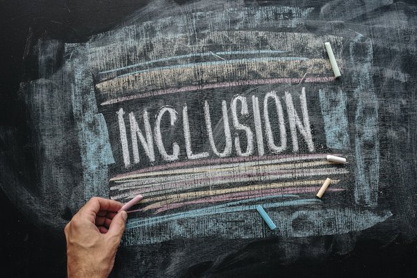 Quelle est la meilleure approche pour enseigner le codage informatique aux enfants en situation de handicap ?